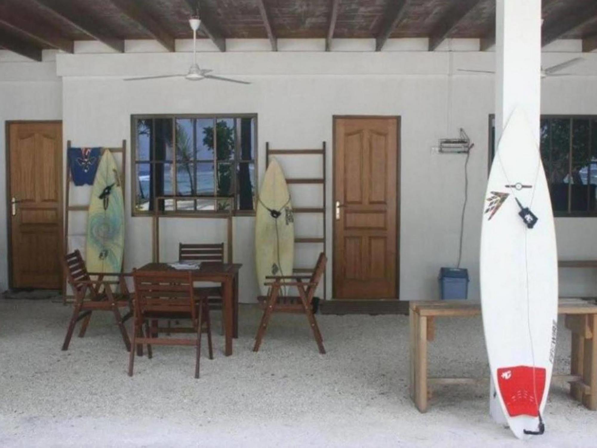 Thulusdhoo Surf Camp Konuk evi Dış mekan fotoğraf